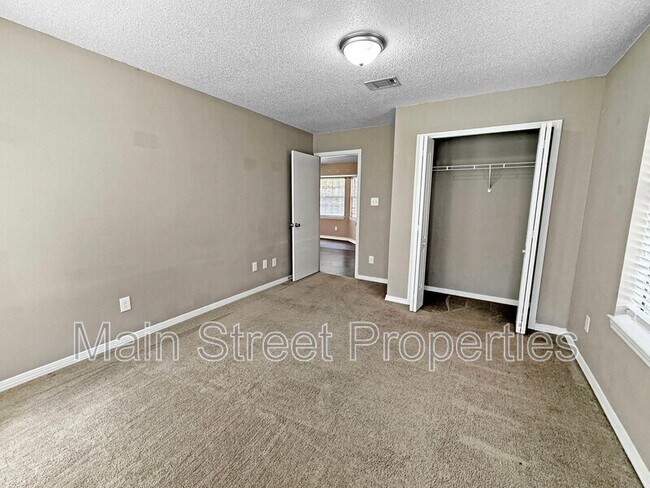 Building Photo - 7524 Sandy Creek Dr
