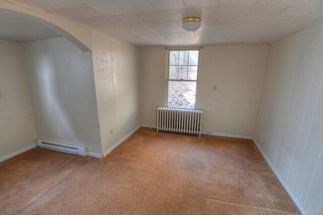 Building Photo - 5 Bed /2 Bath Single Family Home for Rent ...