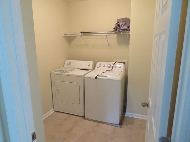 Building Photo - 3 Br 2.5 BA in Southwest