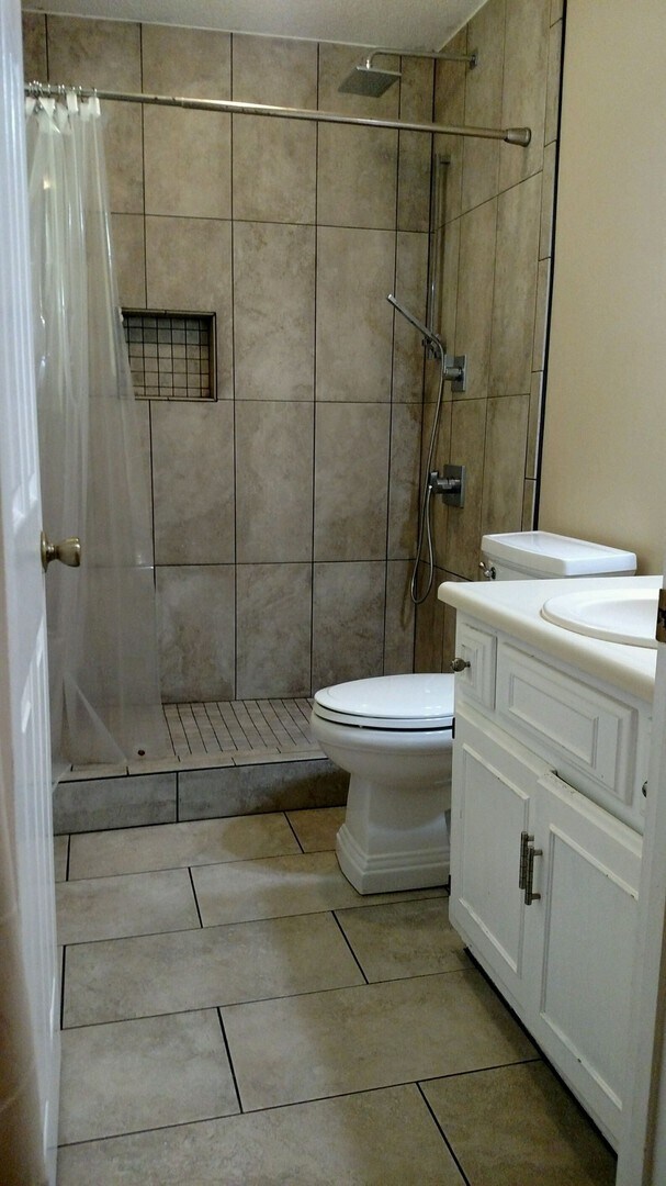 Building Photo - 512 Whistlestop Cir