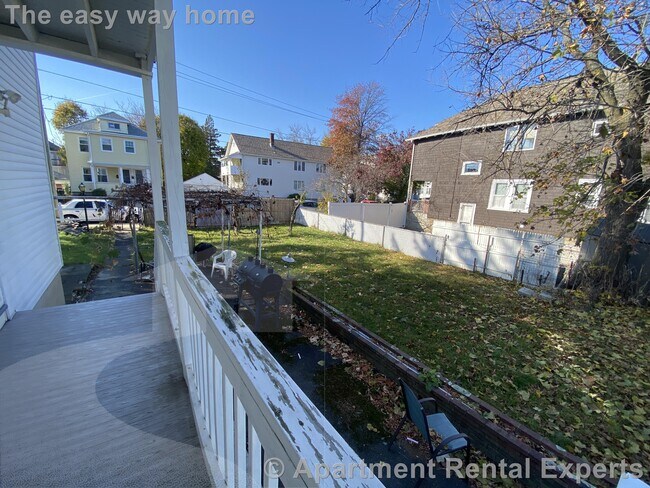 Building Photo - 2-4 Goldsmith Ave Unit #1