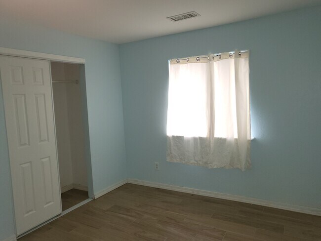 Building Photo - 3620 N Treasure Dr