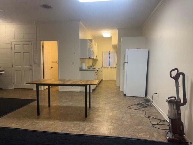 Building Photo - 110 E Mission Ave