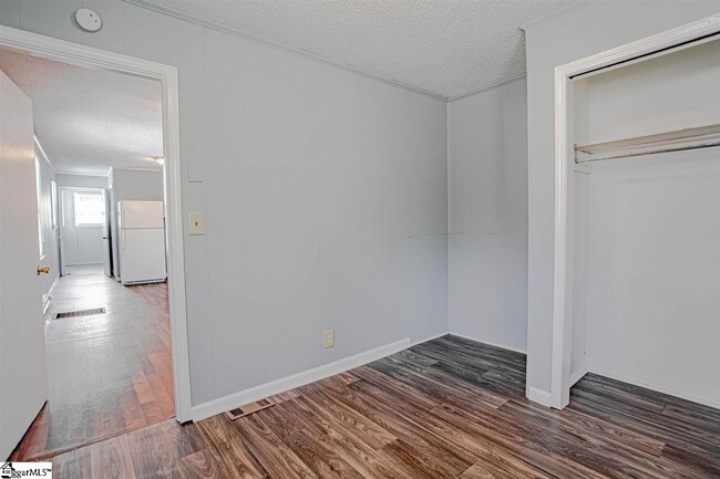Building Photo - 105 Foster Cir