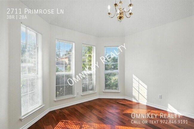 Building Photo - 2711 Primrose Ln