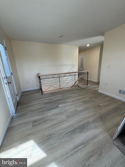 Building Photo - 109 E Park Ave