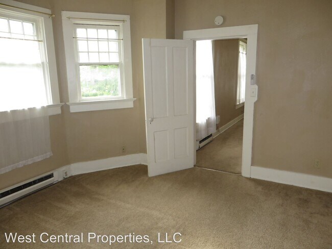 Building Photo - 710 W Packard Ave