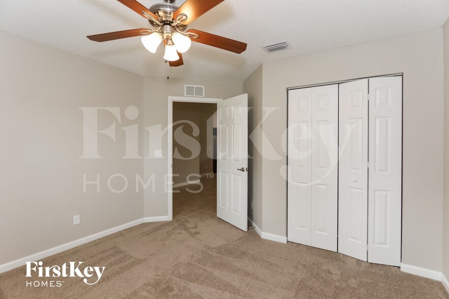 Building Photo - 843 SW Andrew Rd