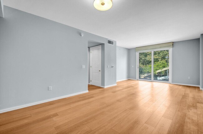 Building Photo - 1705 Ocean Ave