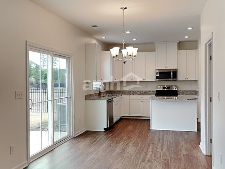 Building Photo - 648 Hamilton Park Dr