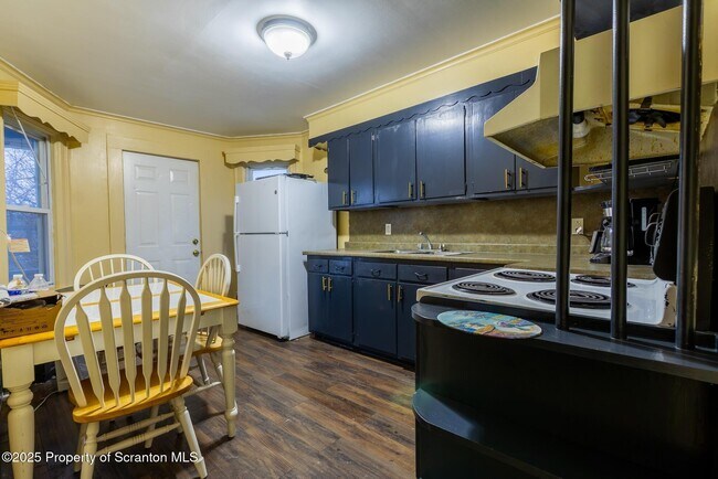 Building Photo - 921-923 Clay Ave