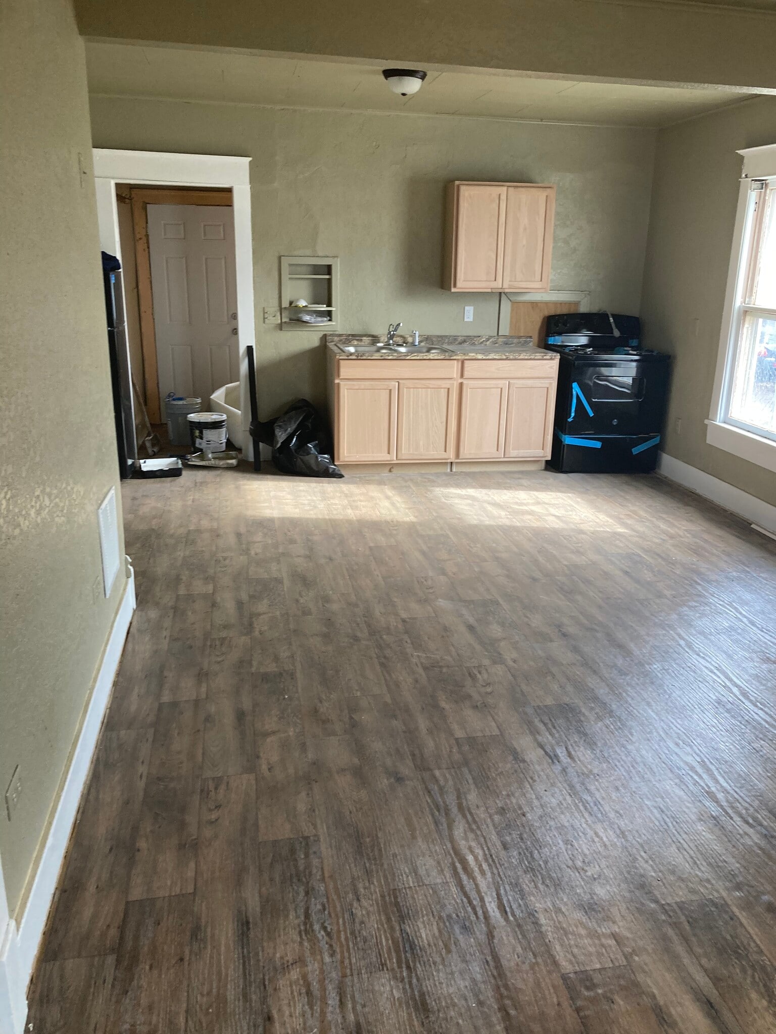 Kitchen/Den - 1031 N Jefferson St