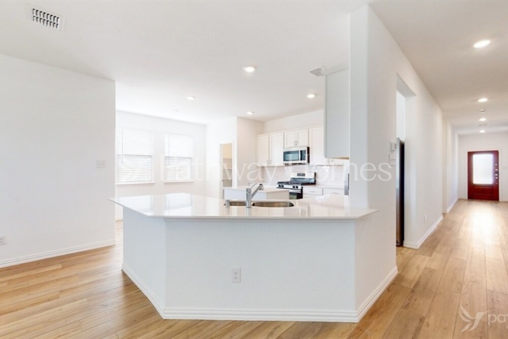 Building Photo - 944 Rusty Spur Ln