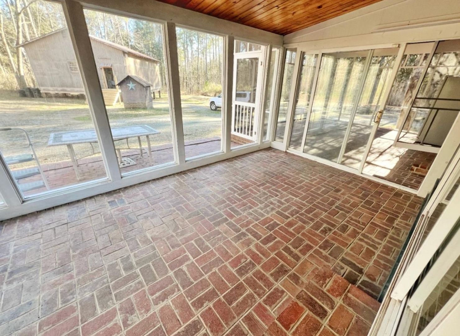Building Photo - 525 Birnamwood Dr