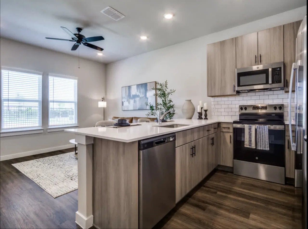 Building Photo - 1127 Eloise Dr