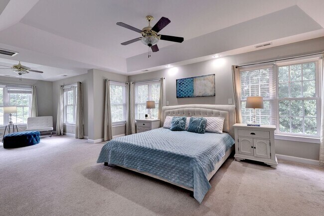 Building Photo - Spacious 5BR/4BA Home in Yorktown – Convenient Location and Comfortable Living
