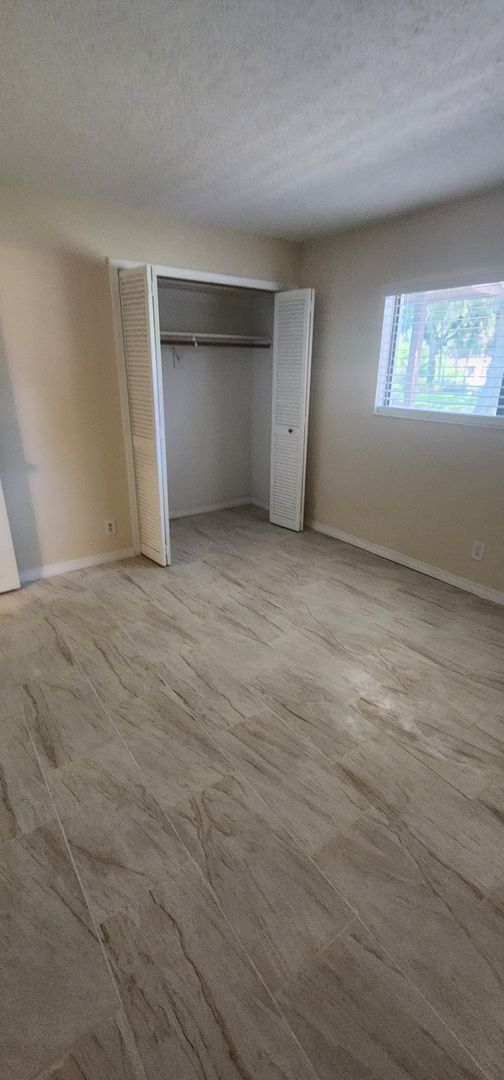 Building Photo - 255 S Tropical Trail