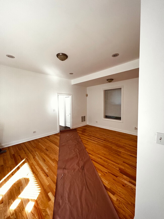 Master bedroom en suite/living room - 5172 S Michigan Ave