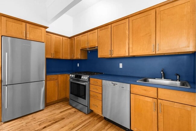 Building Photo - 743 Union St