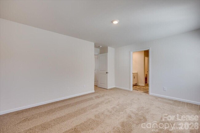 Building Photo - 587 King Clover Ln