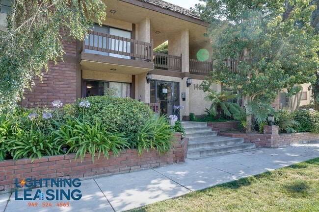 Building Photo - 14632 Magnolia-204D