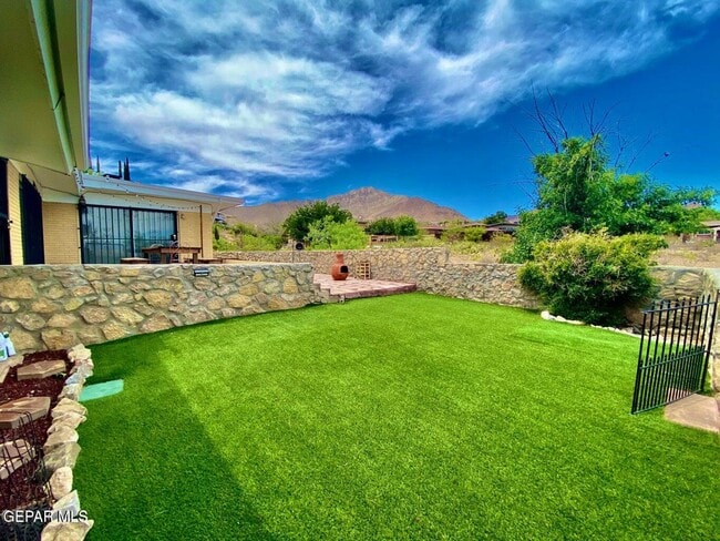 Building Photo - 3213 El Morro Rd