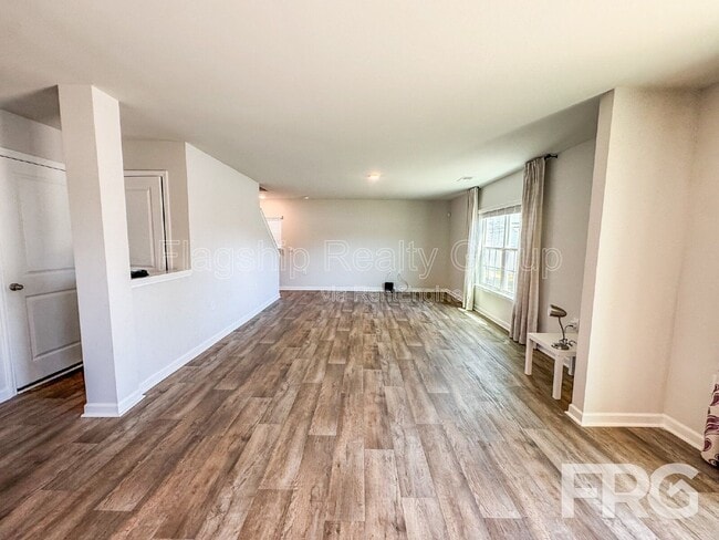 Building Photo - 1313 Riverstone Dr