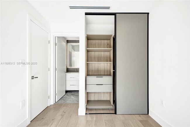 Building Photo - 200 Sunrise Dr