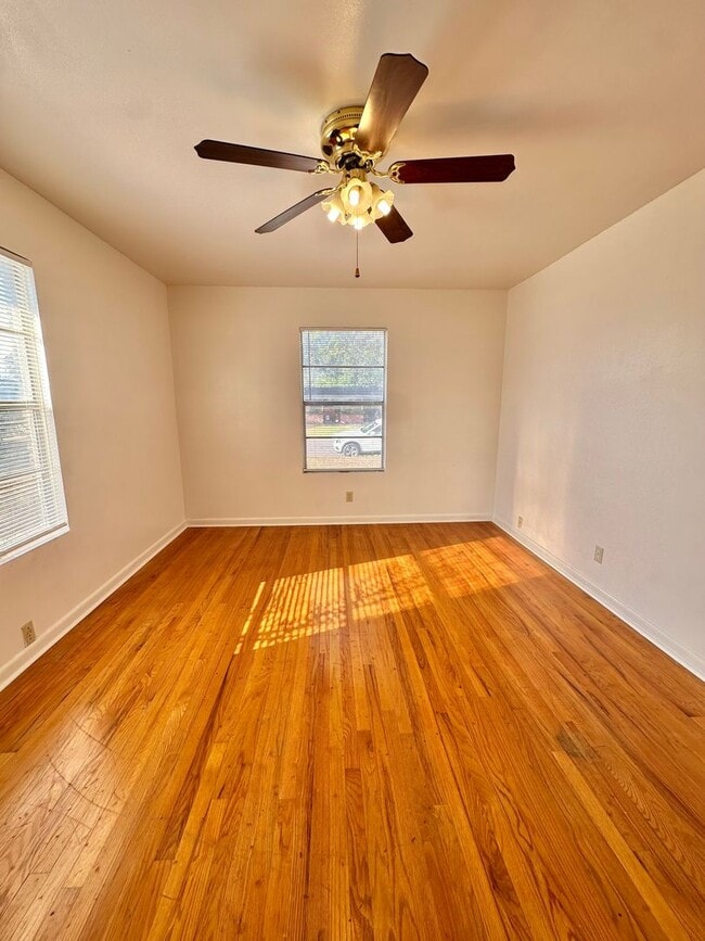 Building Photo - COMING AVAILABLE IN JULY - 3 Bedroom Home ...