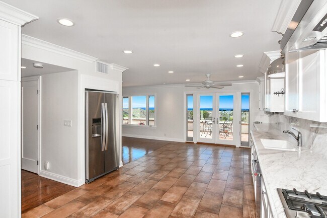 Building Photo - 4 White Water Dr