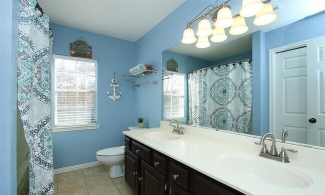 Building Photo - 11303 Golden Ray Dr