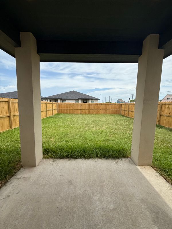 Building Photo - 3211 Villa Rosa Dr