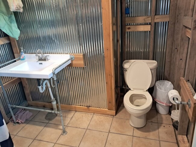 Building Photo - 239 Mallard Ln