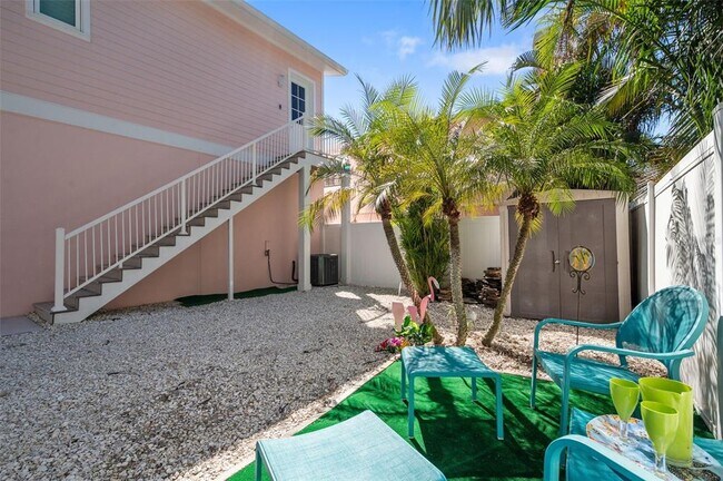 Building Photo - 345 Bailey St