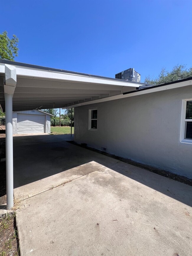 Building Photo - 230 W Pinedale Ave