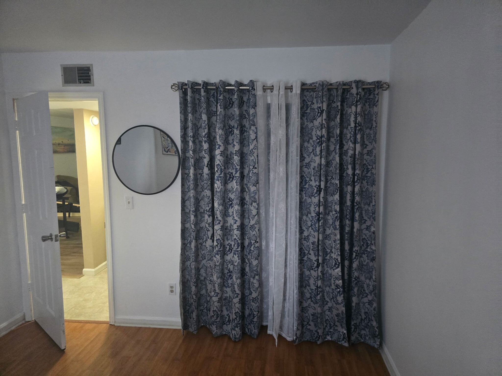 Building Photo - 700 Windsong Cir