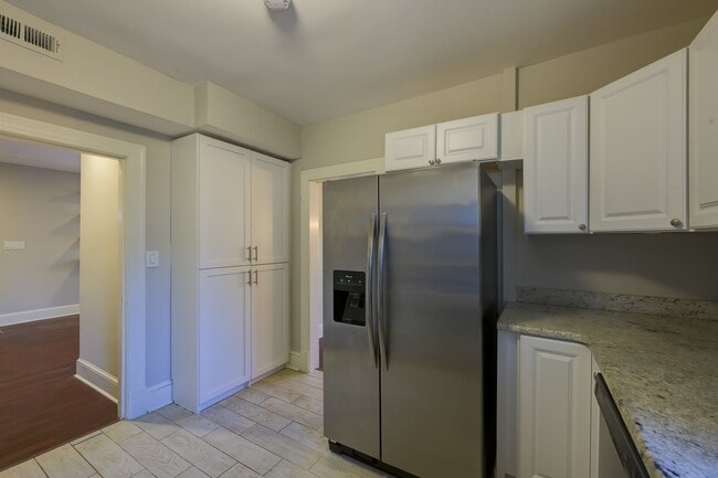 Building Photo - Modern End-Unit Townhome with Garage + Outdoor Space in SE DC