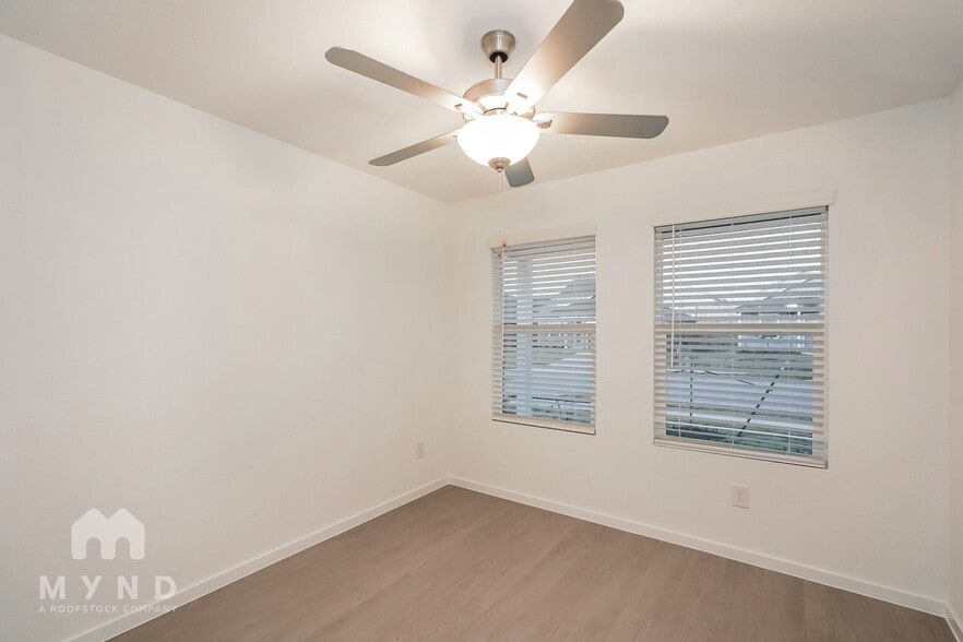 Building Photo - 2729 Ctr Crk Ln