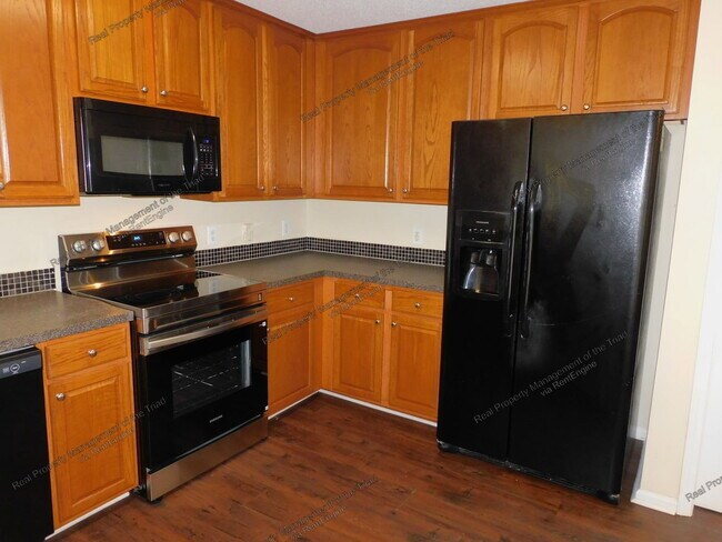 Building Photo - 3096 Canterbury Park Dr