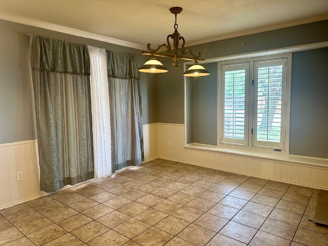 Building Photo - Spacious Home near Shadow Hills!