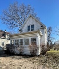 Building Photo - 2 bed 1 bath single family home