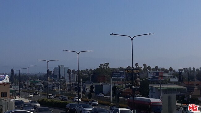 Building Photo - 5017 S Crenshaw Blvd
