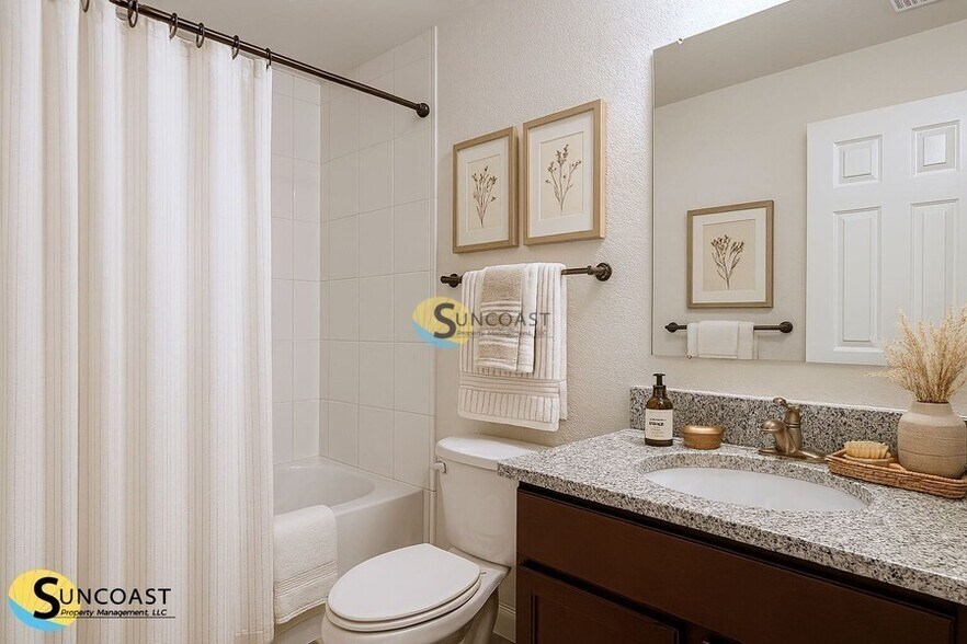 Building Photo - 10 Llobell Pl