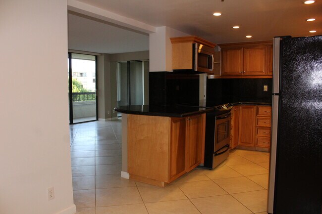 Building Photo - 6372 La Costa Dr