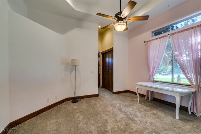 Building Photo - 549 Regents Gate Dr