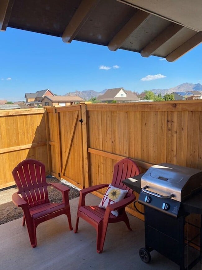 Building Photo - charming home in Terrebonne - Tons of room...