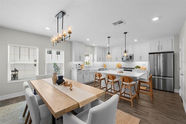 Building Photo - 5351 Bridge St