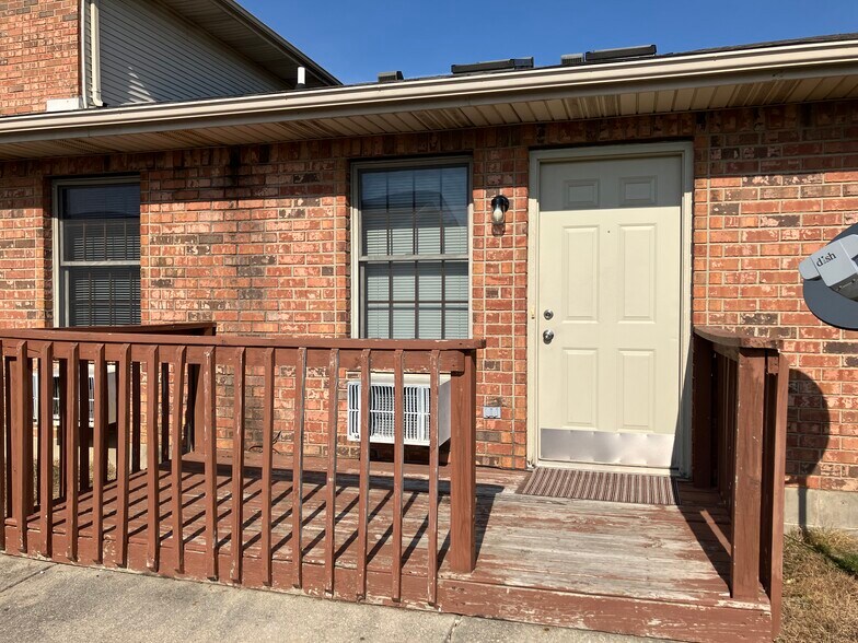 Building Photo - 665 Mumford Dr