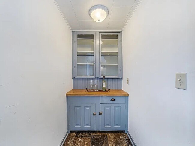 Building Photo - 2 Bed, 1 Bath Single Family Home