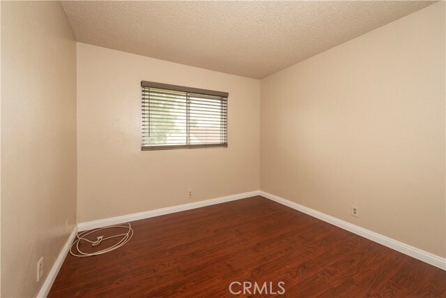 Building Photo - 1439 N Elderberry Ave